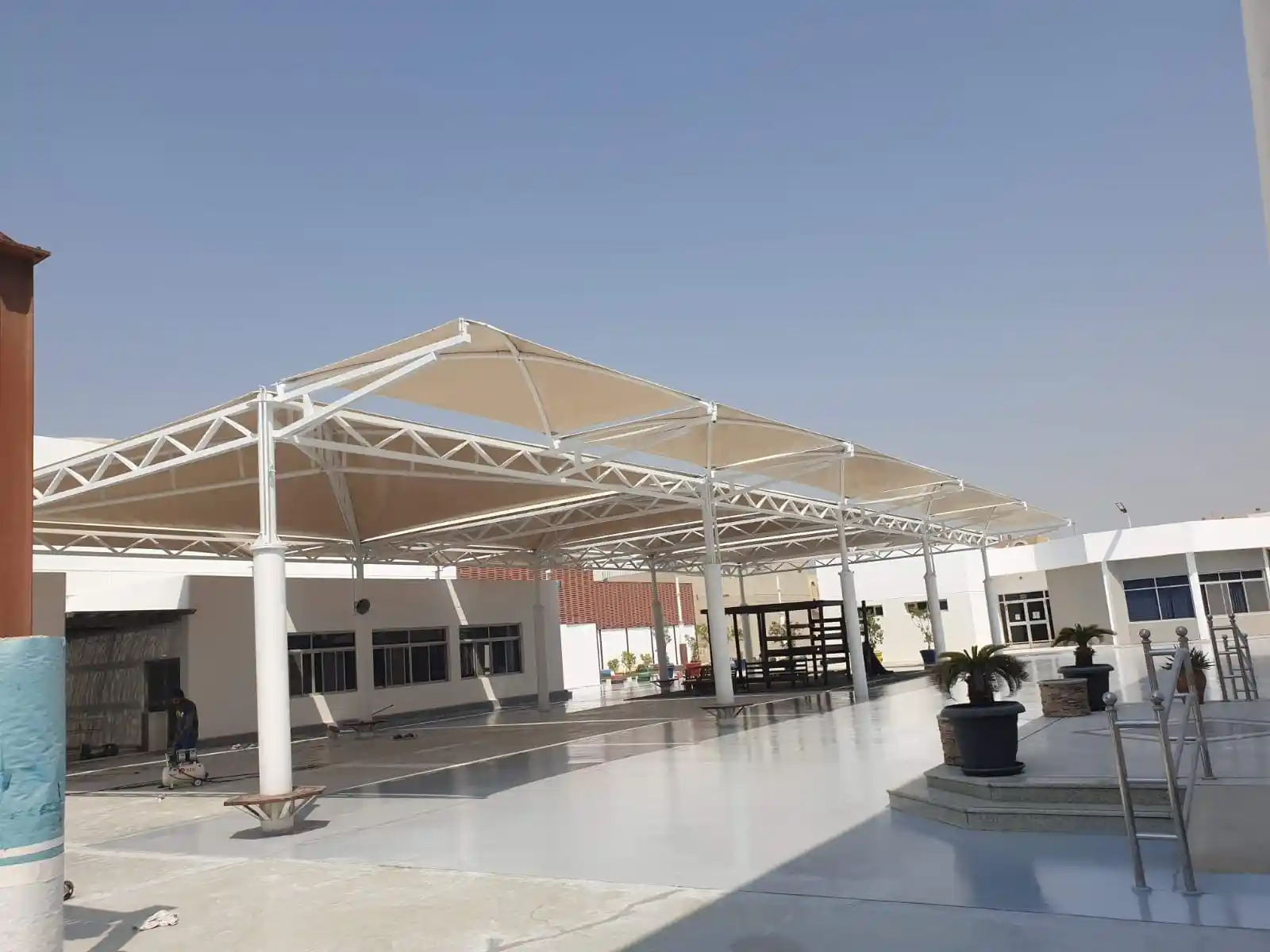 مظلات سيارات خارجية
